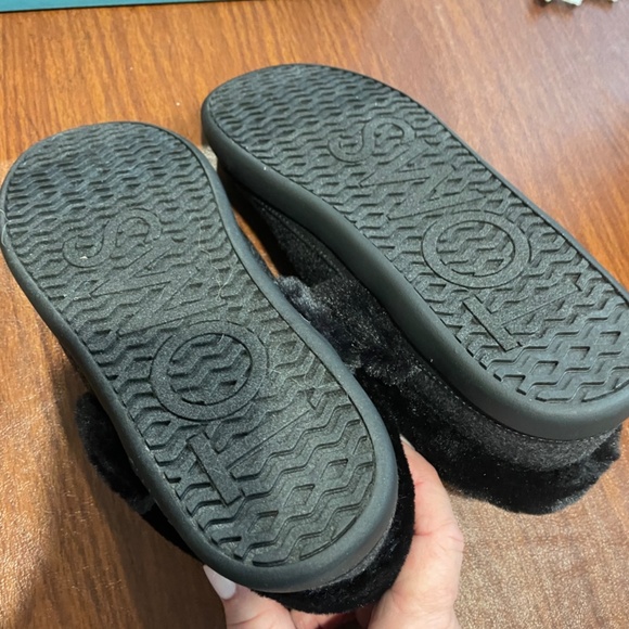 TOMS Black Cozy Slippers,  Women's Size 8 - Picture 4 of 5